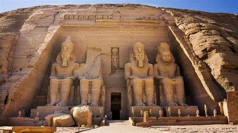 De Tempel van Ramses II: Een Monumentale Ode aan de Macht en Diviniteit!